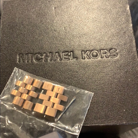 Michael Kors Rosegold Brand New Watch - Picture 7 of 8